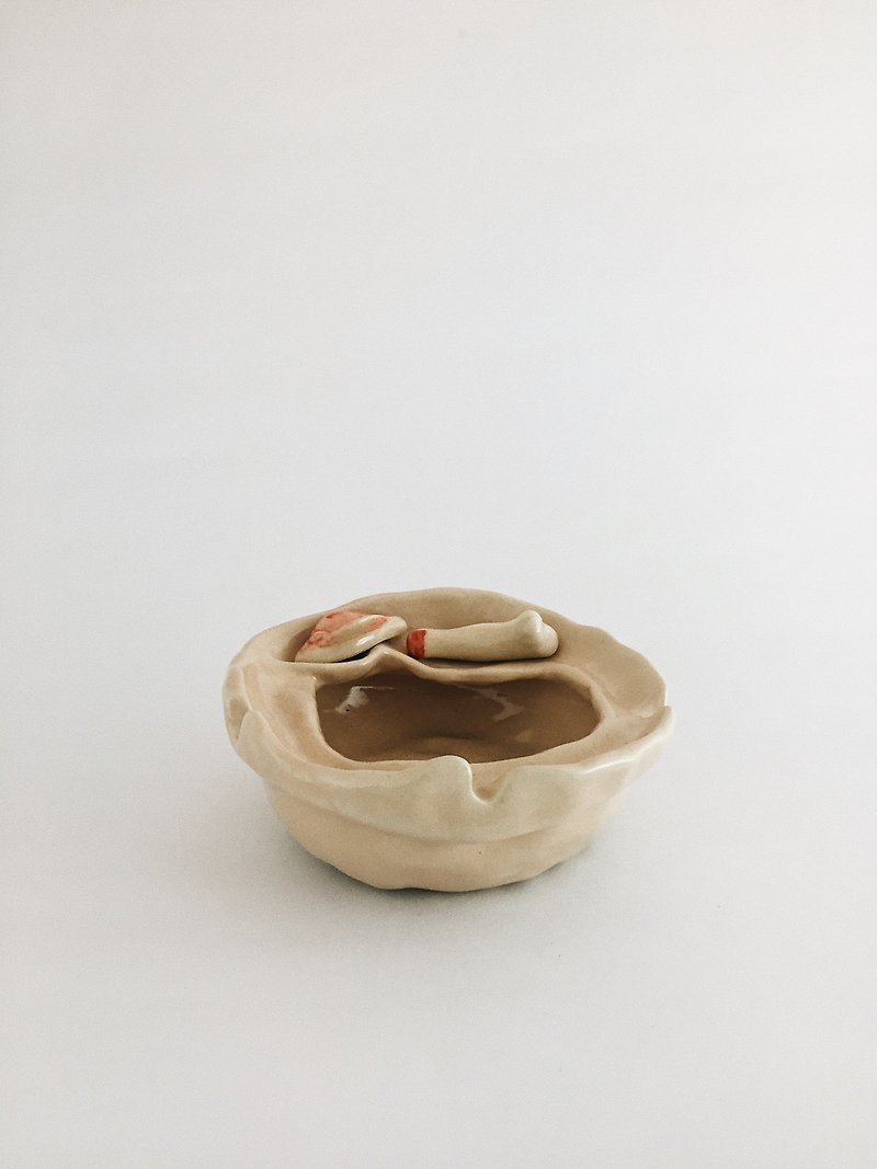 An ashtray with two toys can also be a storage container - Storage - Pottery Orange