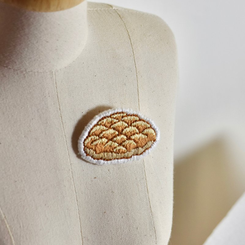 [Handmade Embroidery] Pin | Pineapple Bread - เข็มกลัด - งานปัก 