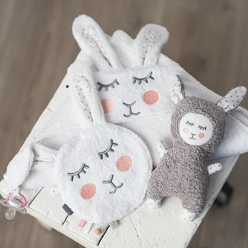 SET: BUNNY TOWEL, RATTLE TOY, DUMMY HOLDER - 彌月禮盒 - 棉．麻 白色