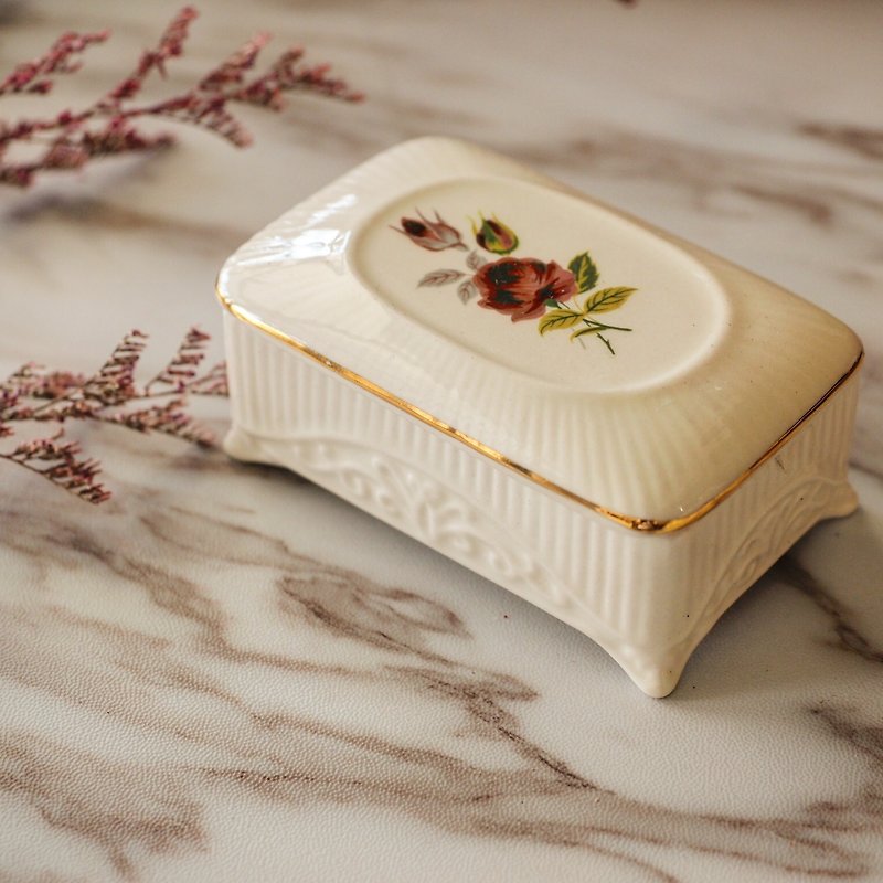 White British Floral Wave Porcelain Box (JS) - Items for Display - Porcelain White