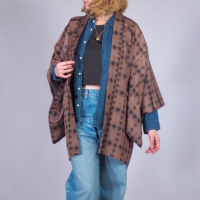 【日本製】vintage Kimono unisex, Kasuri silk Kimono jacket, light brown, gift - Loungewear & Sleepwear - Silk Brown