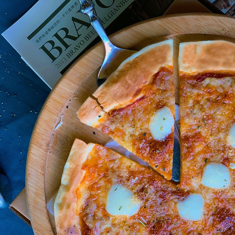 Three kinds of cheese 8-inch thin crust pizza │ Bunafei Belgian Beer Restaurant - อื่นๆ - อาหารสด 