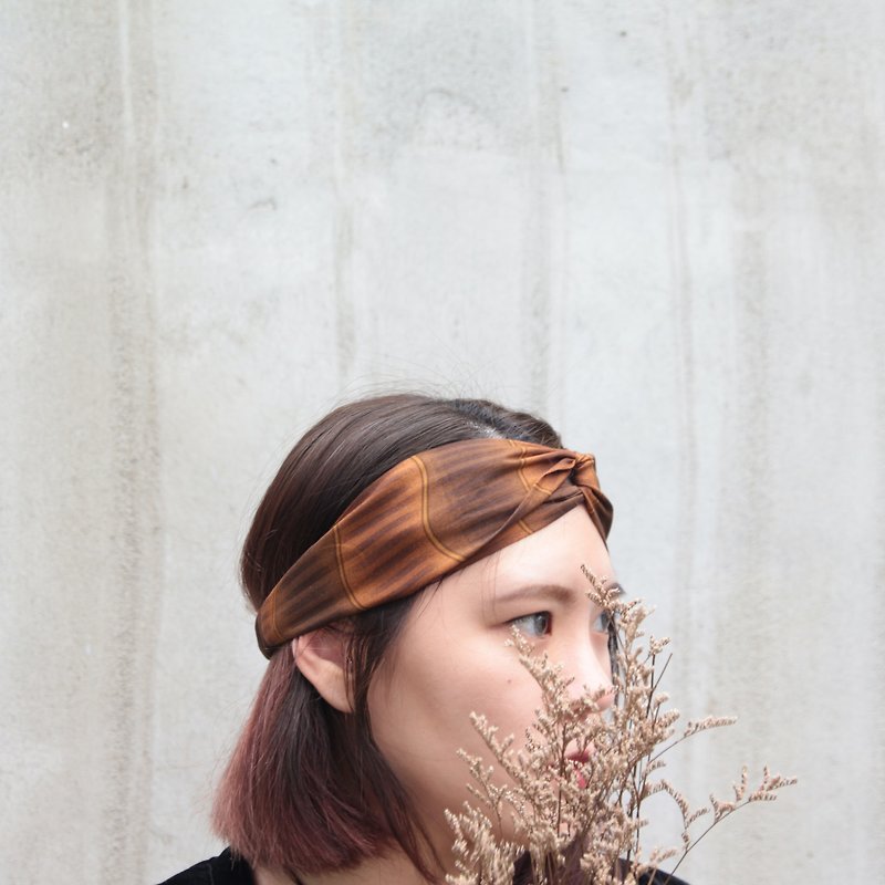 Shimmering yellowish brown handmade cross elastic headband - Hair Accessories - Cotton & Hemp Brown