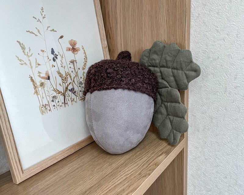 Acorn pillow, Woodland nursery decorative pillow, Pillow fall decor, Acorn plush - 貓/狗玩具 - 環保材質 灰色