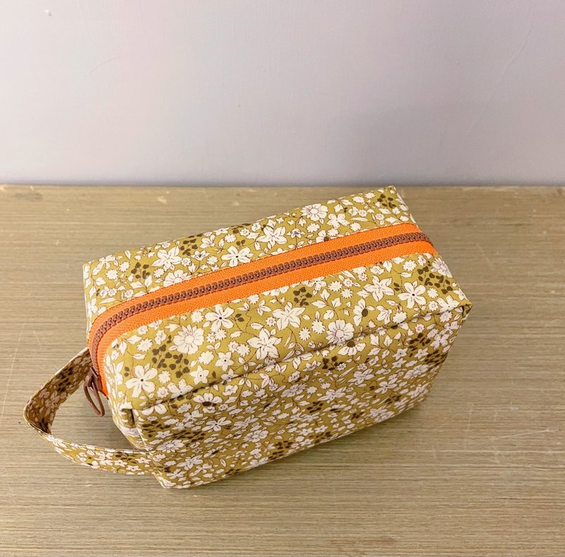 防水化妝包-小 萬用/外出/環保 台灣手工包袋 (日本防水布料) - 化妝包/收納袋 - 防水材質 