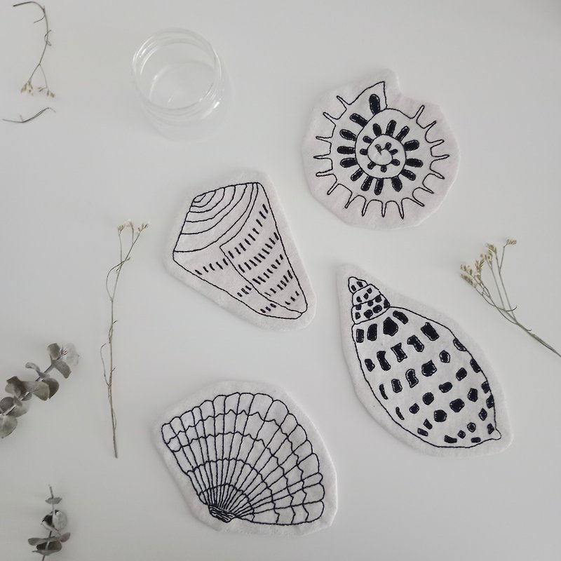 ฺBlack seashell coaster set 4PCS hand embroidered 100%natural cotton fabric - Coasters - Cotton & Hemp White