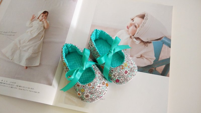 Lake water green ribbon baby shoes baby shoes baby shoes full moon gift - Baby Gift Sets - Other Materials Green