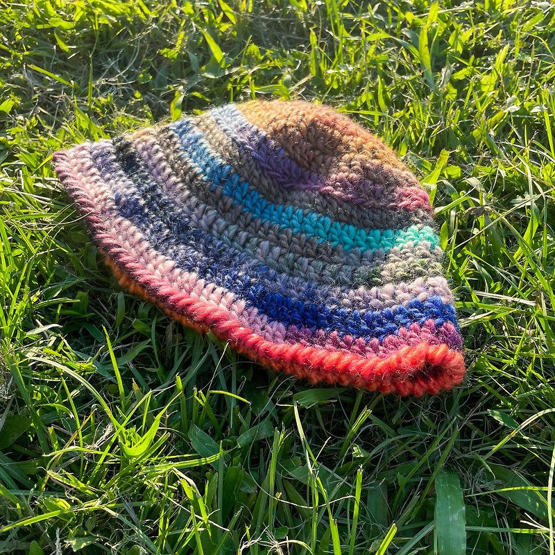 拼色鉤針編織漁夫帽 - 草莓果園 - 帽子 - 羊毛 多色