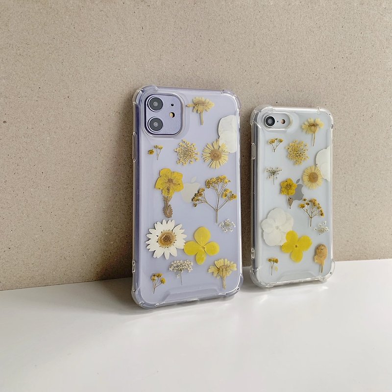 Love in Summer - pressed flower phone case - เคส/ซองมือถือ - พืช/ดอกไม้ สีเหลือง