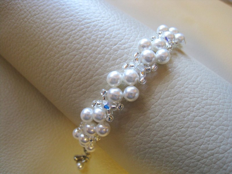 Silky Pearl & Swarovski Crystal Bracelets / SMA : White Bridal* - Bracelets - Pearl White