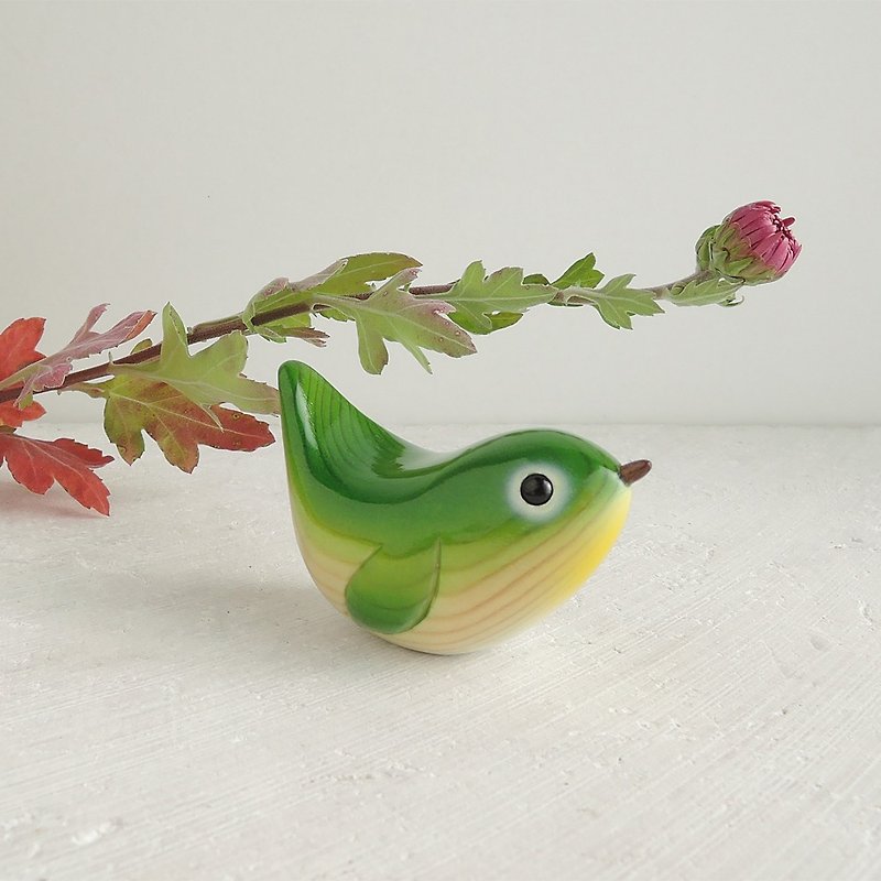 eye-catching green and beautiful form of white-eye - Items for Display - Wood Green