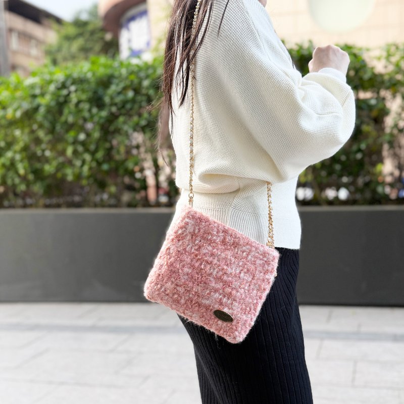 【羊毛毛手機包】珊瑚粉毛毛・手機包/小金球包/手工編織包 - 側背包/斜孭袋 - 羊毛 