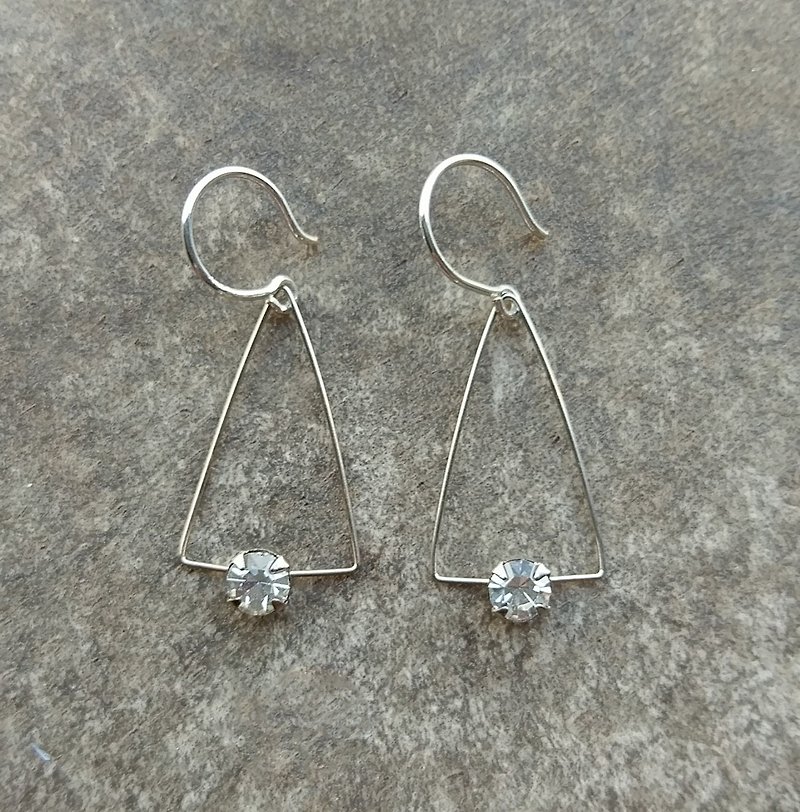 Triangle Rhinestone Silver Earrings - ต่างหู - โลหะ สีเทา