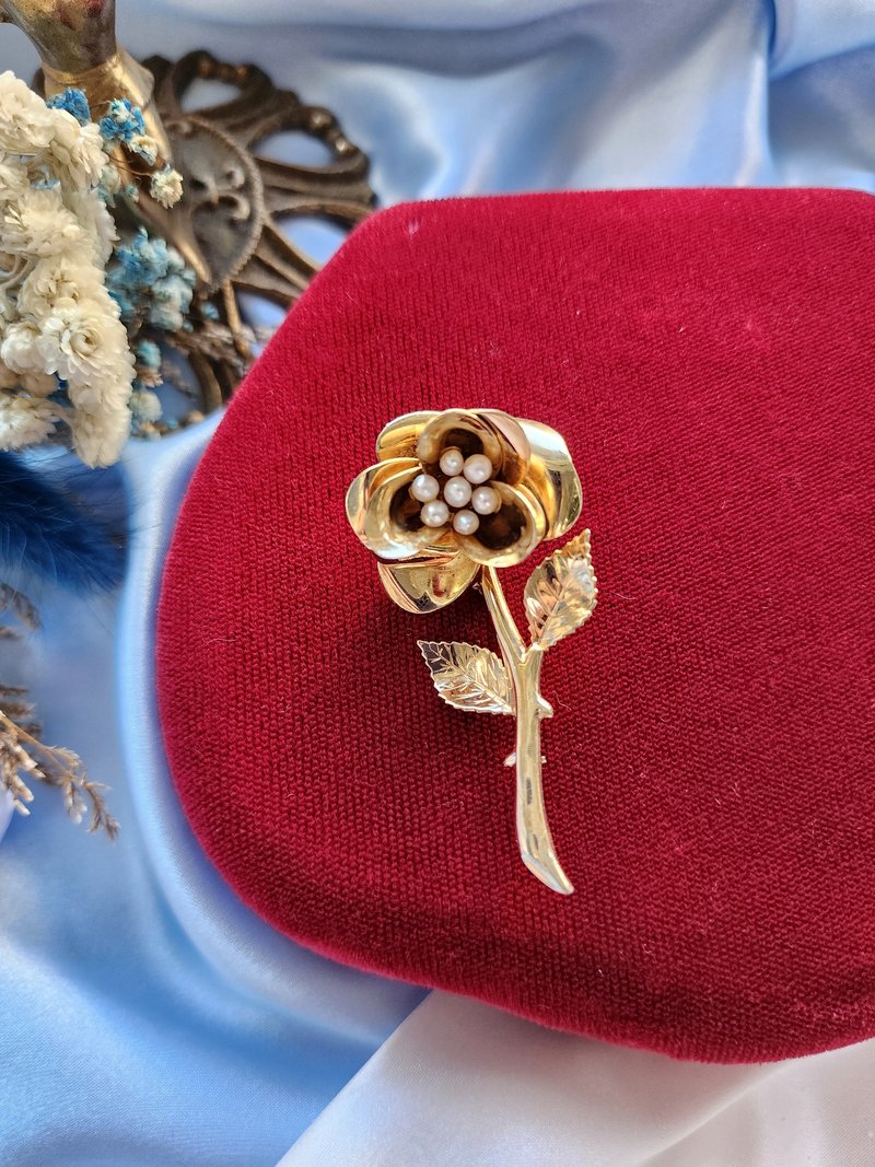 美國西洋古董飾品/ 典雅珍珠花蕊玫瑰包金葉脈胸針/別針/復古首飾 - 胸針 - 其他金屬 