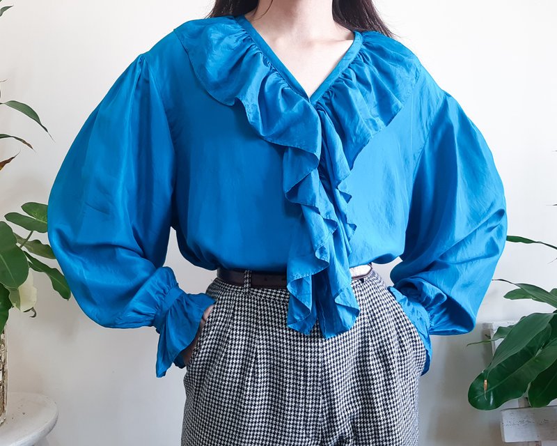 Vintage Blue 100% Silk Blouse Ruffle Collar Puff Sleeve V Neck Blouse Size L - เสื้อเชิ้ตผู้หญิง - ผ้าไหม สีน้ำเงิน