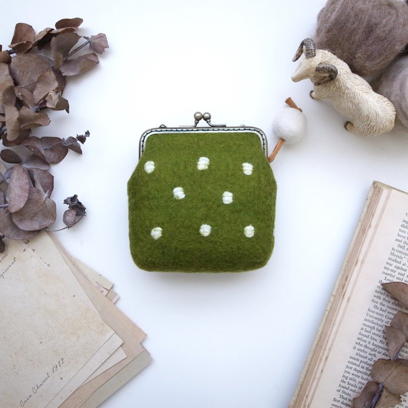 Wool Felt Kiss Lock Bag I Yulu Color I Square Coin Purse I Strictly select wool. Handmade - กระเป๋าใส่เหรียญ - ขนแกะ สีเขียว