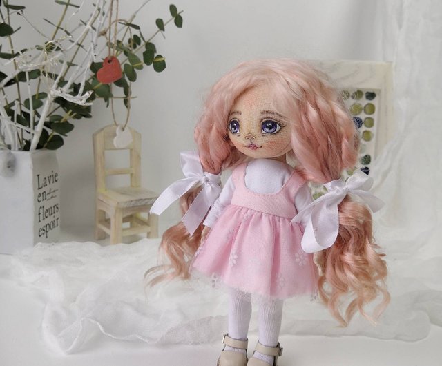 ピンクの髪の手作り人形。手作りアート人形。インテリア人形 - ショップ DollsBYirinaArt 人形・フィギュア - Pinkoi