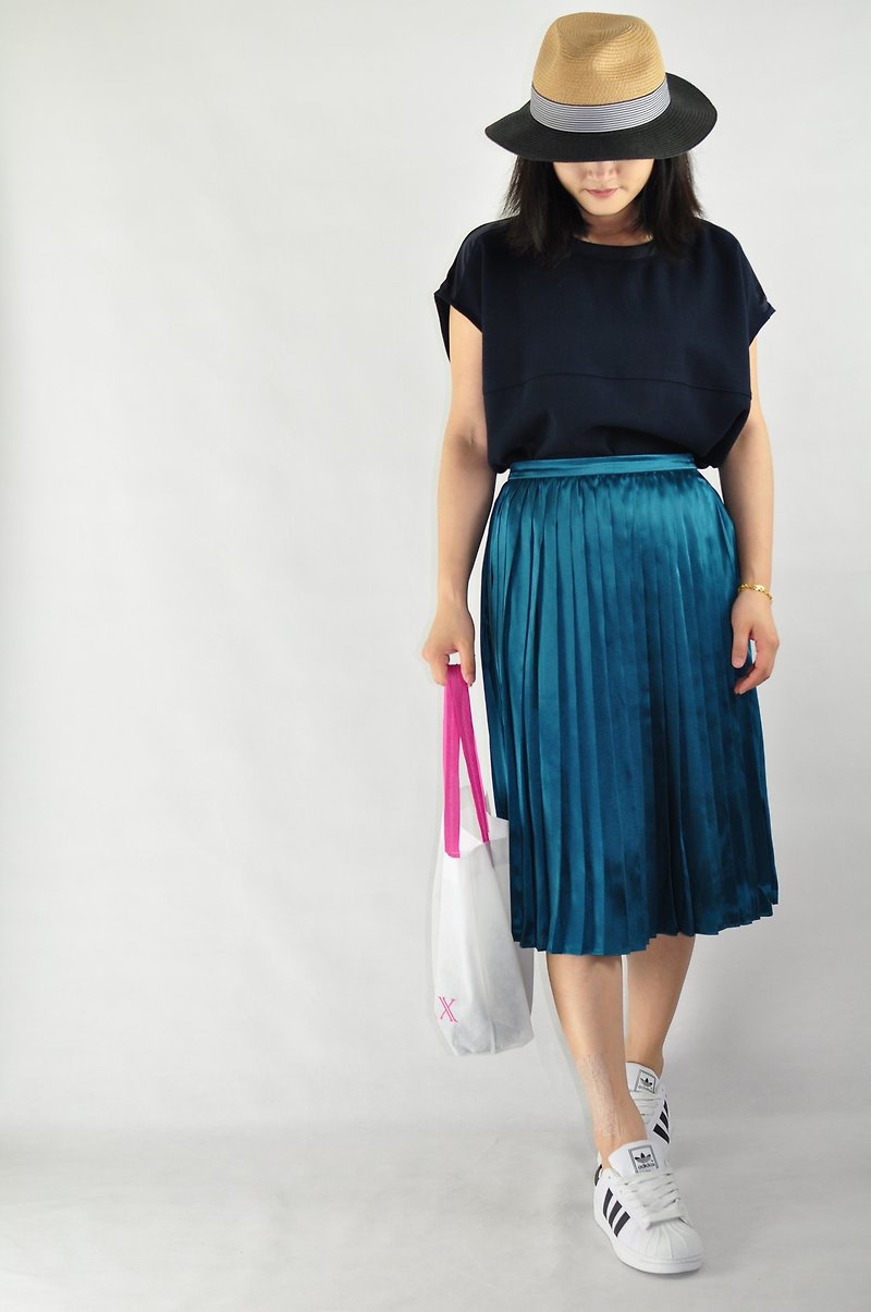 Flat 135X Taiwan designer green beige white hundred-fold spring must-have hundred-fold skirt long skirt gloss feeling elastic waist loose and comfortable, good match - Skirts - Other Materials Green