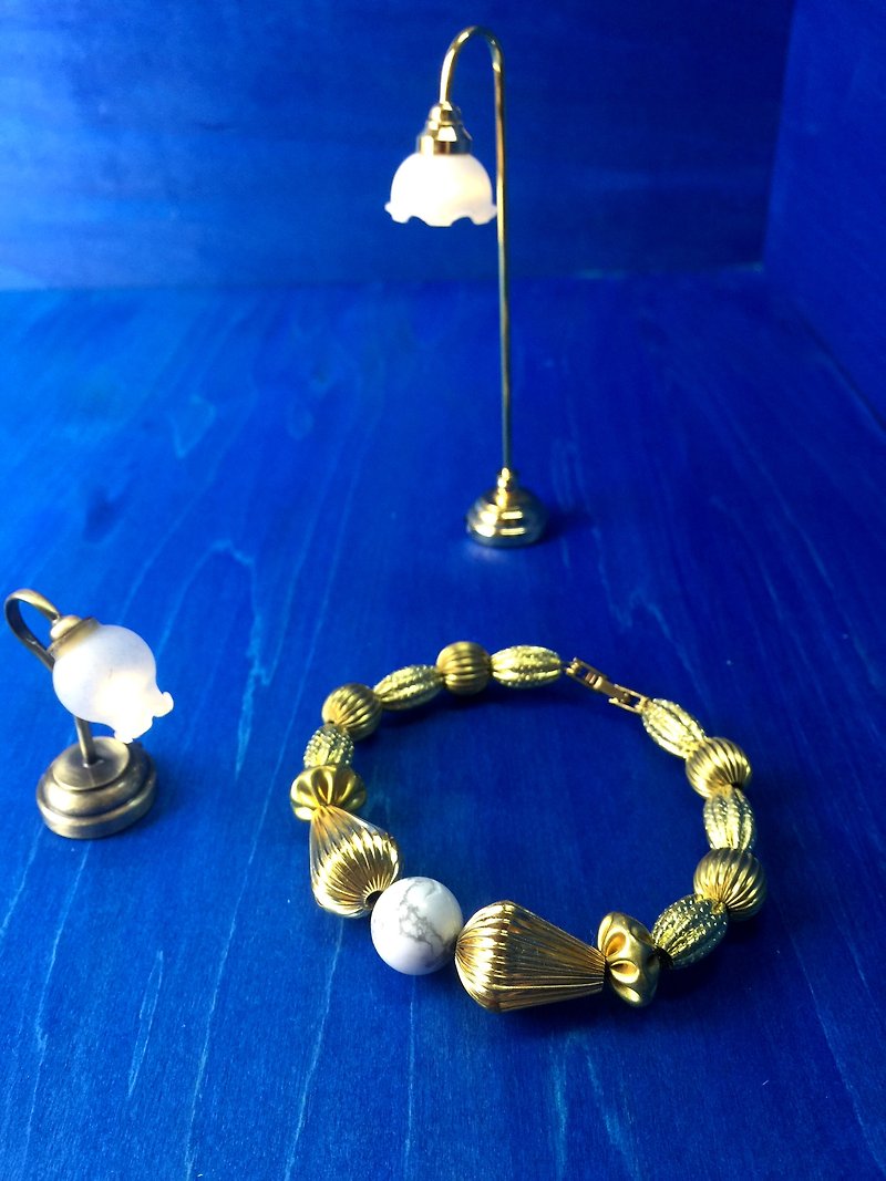Brass white turquoise bracelet - สร้อยข้อมือ - โลหะ ขาว