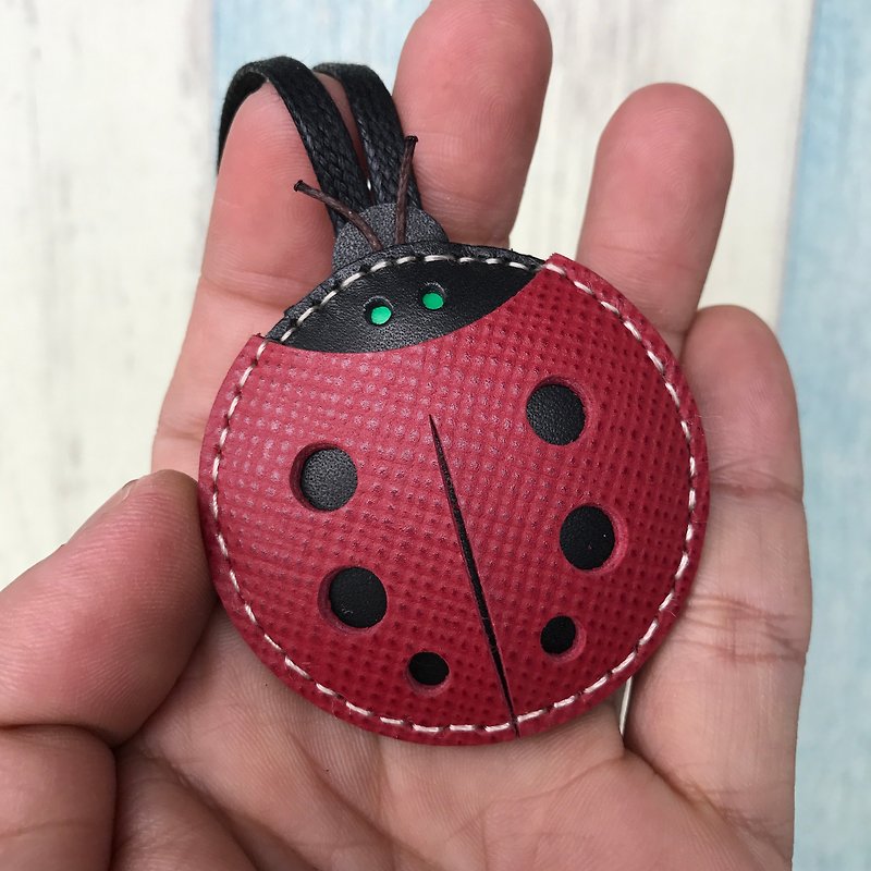 Healing small red cute ladybug hand-sewn leather charm small size - พวงกุญแจ - หนังแท้ สีแดง