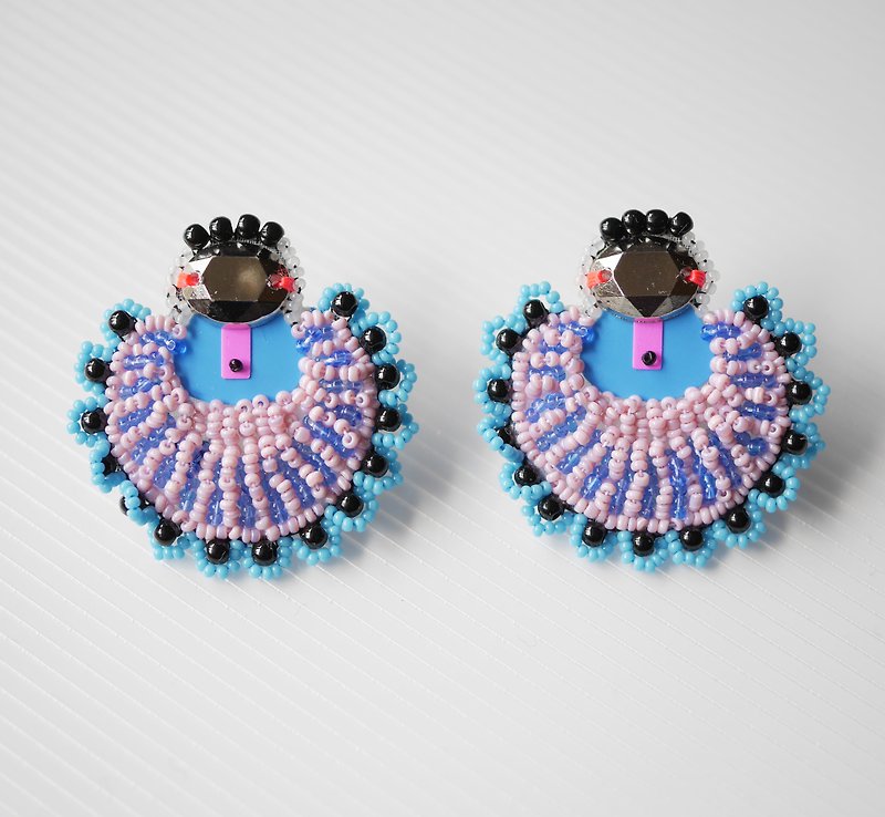 tsububu/bead embroidery/microorganisms/fluttering skirt pink/piercing/ Clip-On - Earrings & Clip-ons - Thread Pink