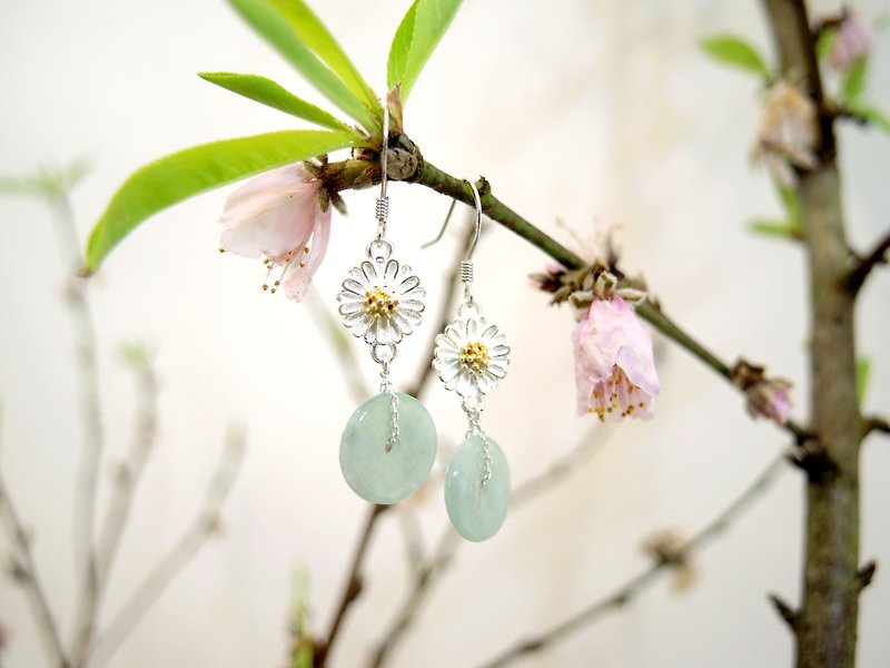 Customized Gift-Chrysanthemum-Ancient and Elegant Burmese Jade A Goods Safety Buckle 925 Sterling Silver Ear Hook Earrings - ต่างหู - เครื่องเพชรพลอย สีเขียว