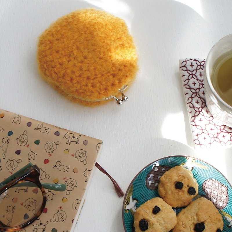 Ba-ba handmade Crochet round pouch No.C817 - 化妝袋/收納袋 - 其他材質 橘色