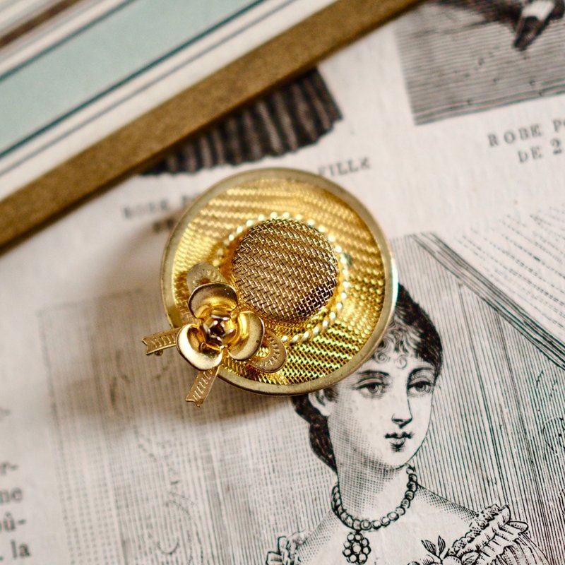 Retro French metal hat mesh brooch/pin - เข็มกลัด - โลหะ สีทอง