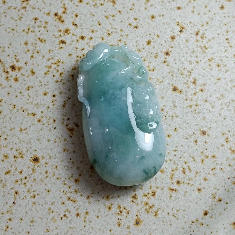 J0104天然翡翠A貨 . 冰糯綠飄花如意錢瓜.發財吉祥.掛飾. - 擺飾/家飾品 - 玉石 