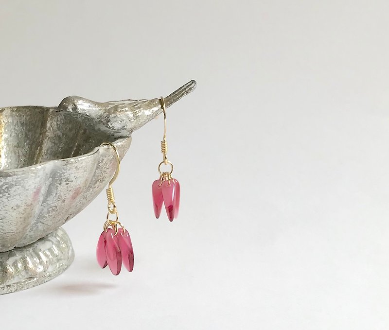 Red pink Czech glass beads gold earring - 耳環/耳夾 - 玻璃 粉紅色