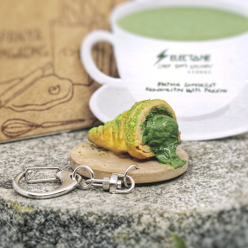 [CTK x PANYA] Matcha Lava Croissant Handmade Ornament - พวงกุญแจ - ดินเหนียว สีเขียว