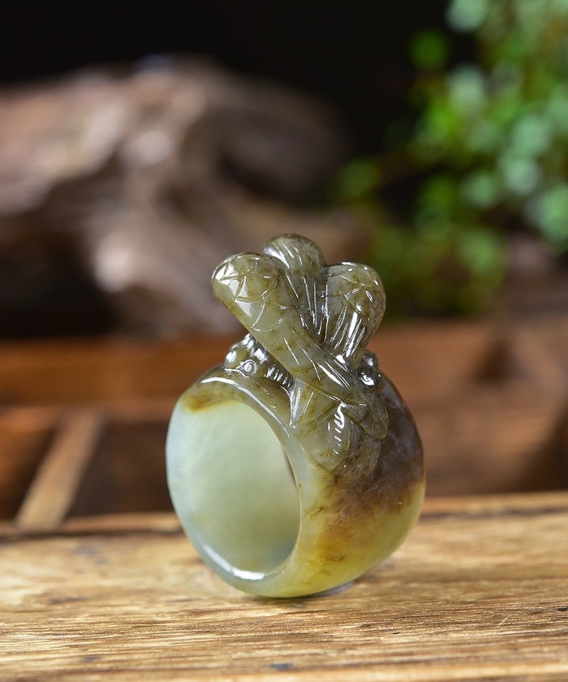 一款非常精緻漂亮的和田玉扳寓意吉祥如意雕工精緻 - 吊飾/掛飾 - 玉石 