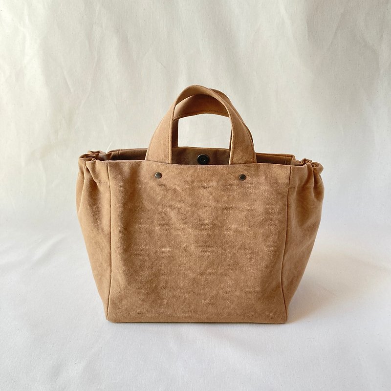 Gathered Tote Bag　Basic　canvas　dark beige brown　Wide gusset - กระเป๋าถือ - ผ้าฝ้าย/ผ้าลินิน สีนำ้ตาล