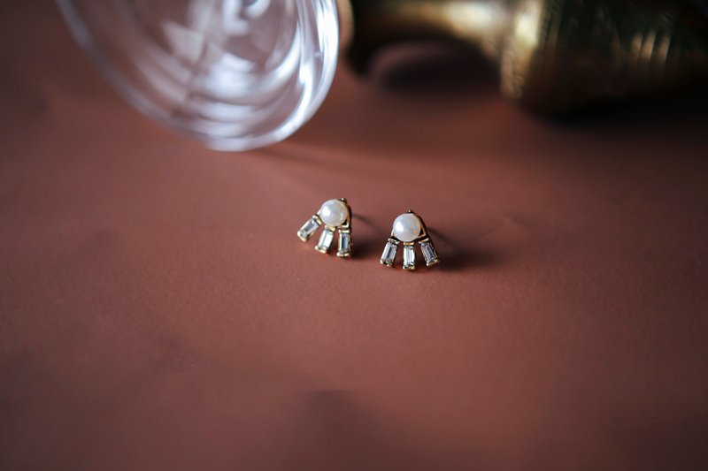 COR-DATE / Eyelash T diamond earrings - ต่างหู - วัสดุอื่นๆ 