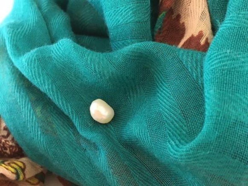 Freshwater pearl ◇ One grain pin brooch in the sea - เข็มกลัด - เครื่องเพชรพลอย 