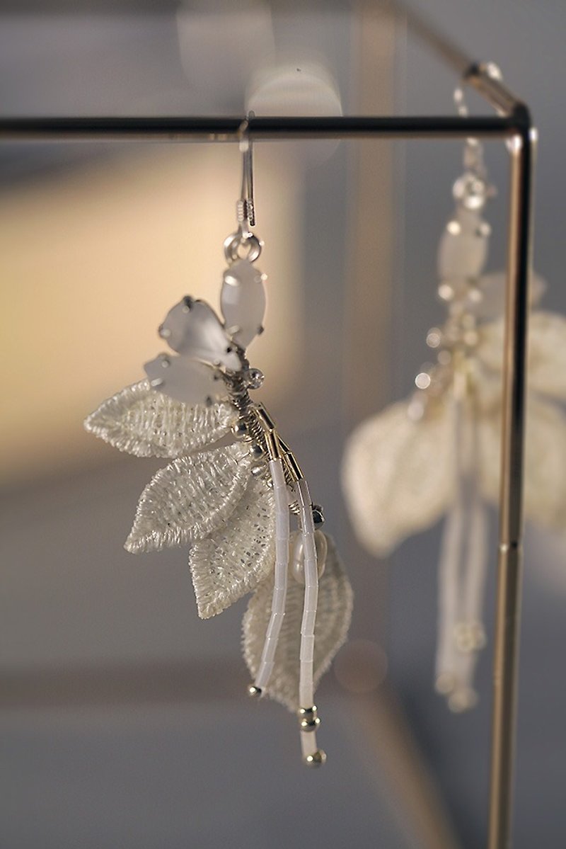 Poseidon Vine/Elegant White Earrings - Earrings & Clip-ons - Gemstone White