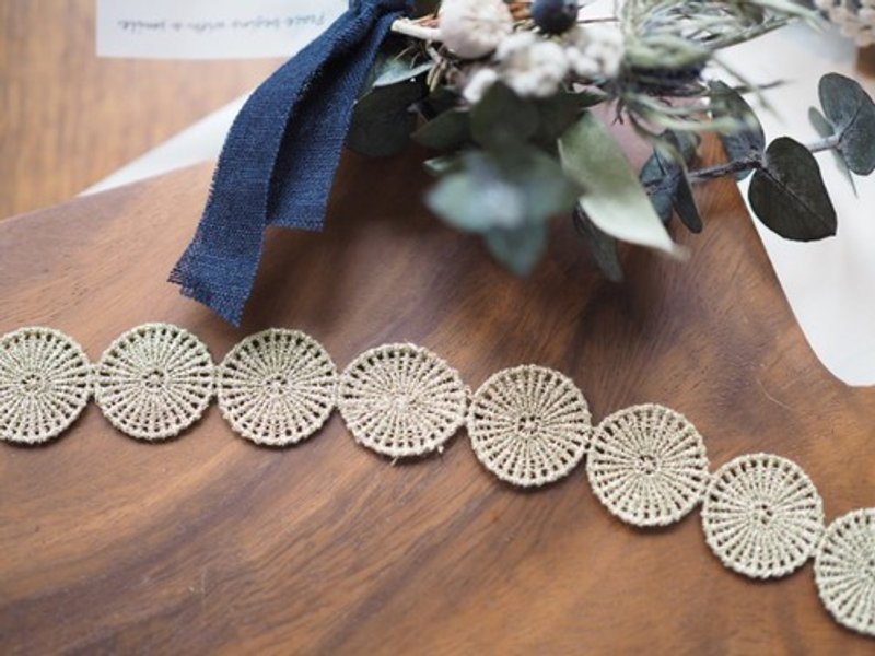 Metallic chemical lace gold braid 2.5cm width 1m - อื่นๆ - วัสดุอื่นๆ สีทอง