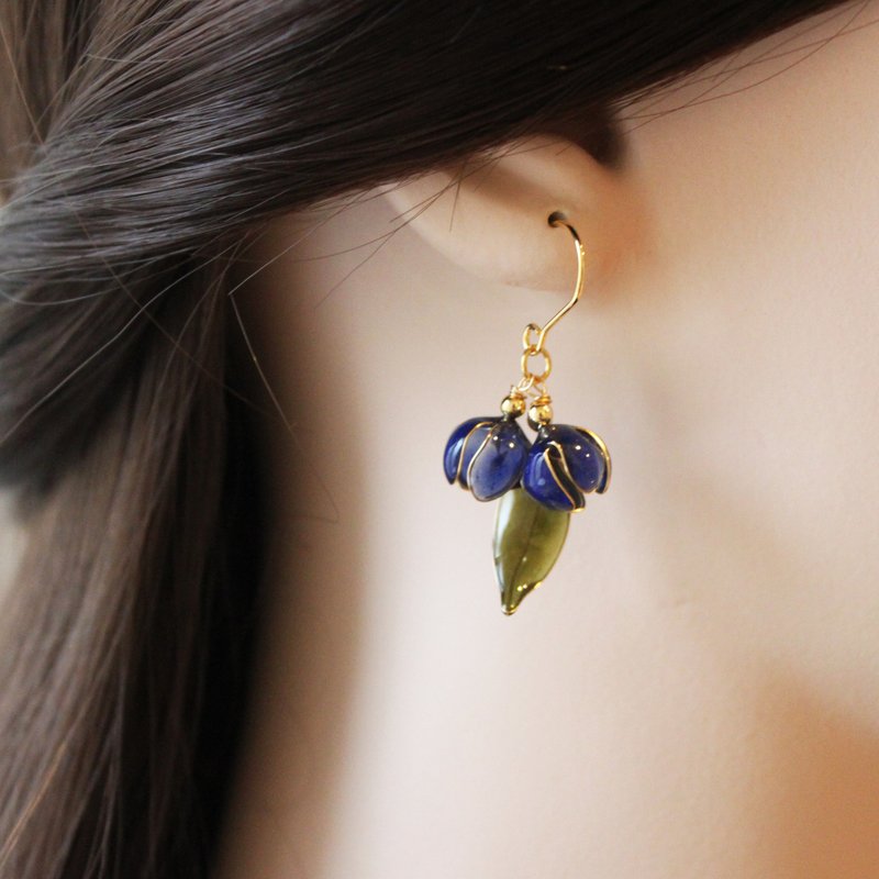 [Light drunk] Asymmetric blue fruit earrings handmade Bronze resin earrings / Clip-On - Earrings & Clip-ons - Resin Blue