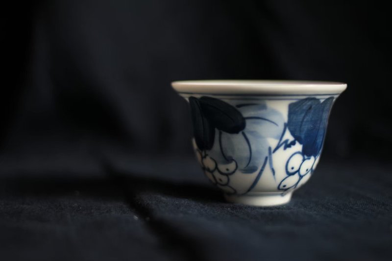 Blue and white hand-painted tea cup - Teapots & Teacups - Pottery 