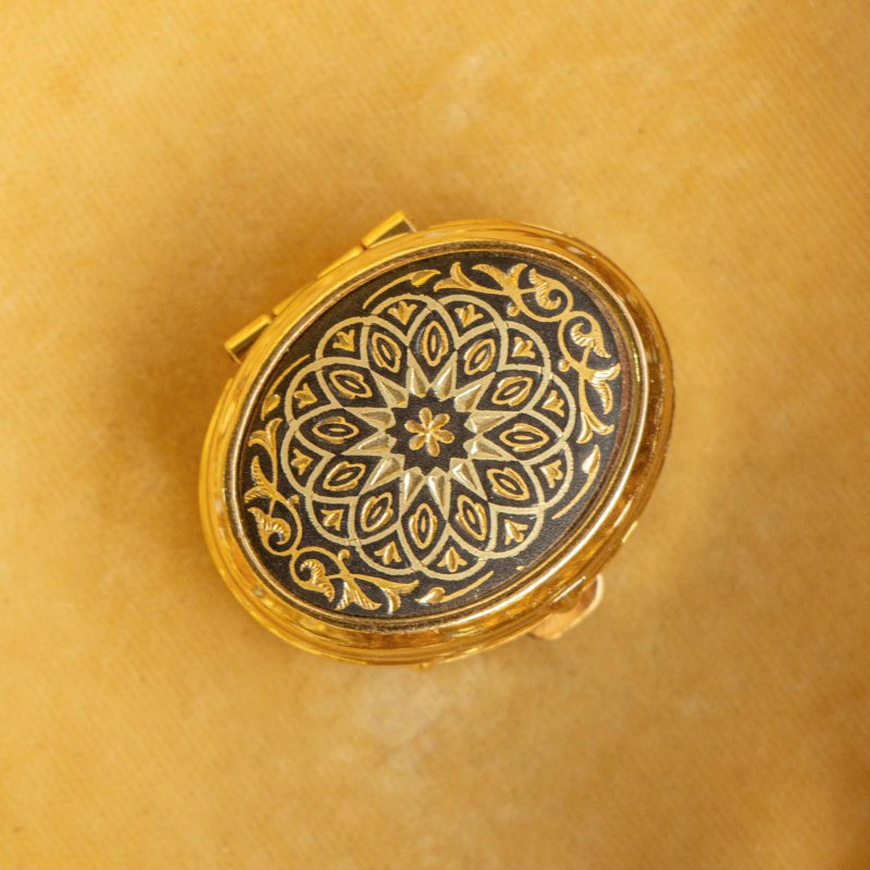 Spanish antique Damascus 24K metal inlay process Arabian totem oval storage small pill box - Storage - Precious Metals Gold