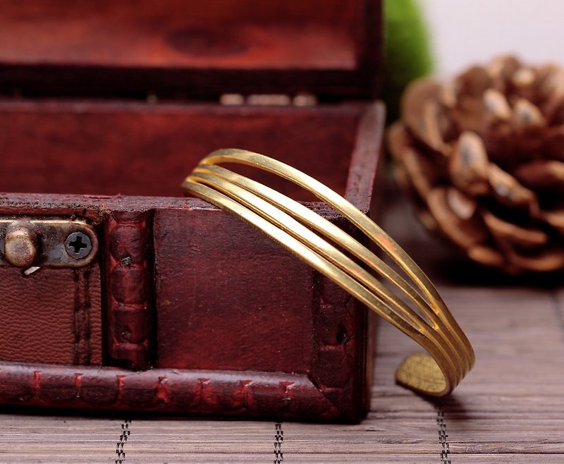 Handmade designed Brass Bracelet - สร้อยข้อมือ - เครื่องเพชรพลอย สีนำ้ตาล