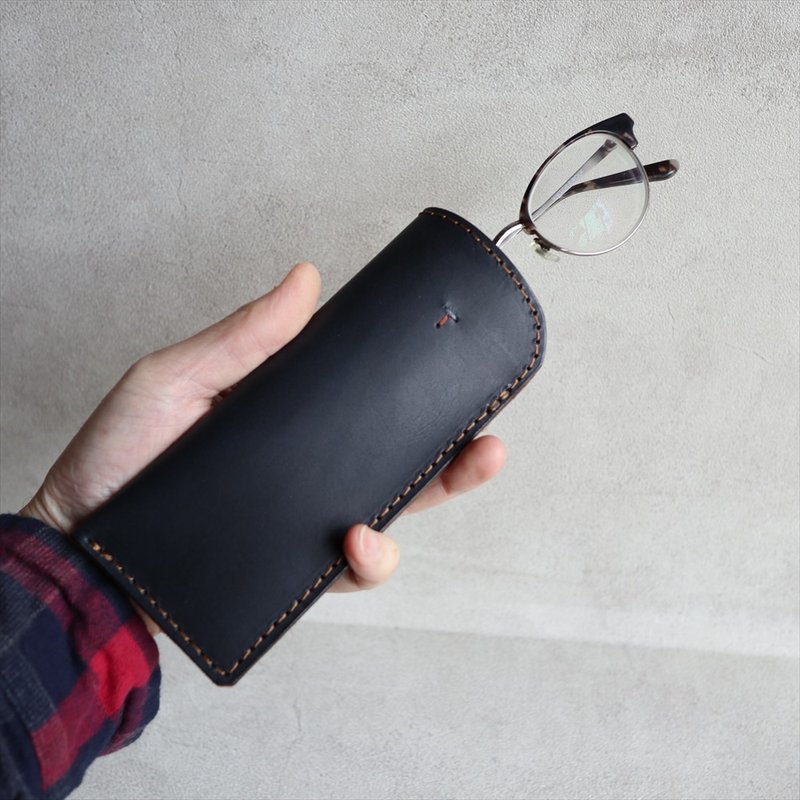 纖薄眼鏡盒 [別緻的油皮 4 種顏色] [免費訂製：刻名字 / 刺繡 / 線色] / 日本製造 / 適合送禮 ola-30 - 眼鏡盒/眼鏡布 - 真皮 咖啡色
