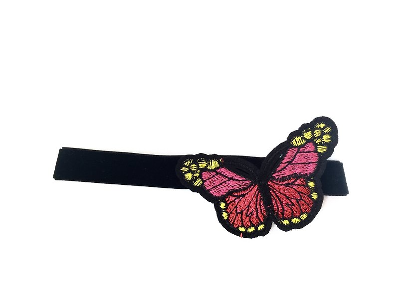 "Embroidered Peach color Butterfly Necklace" - สร้อยคอ - หนังแท้ สึชมพู