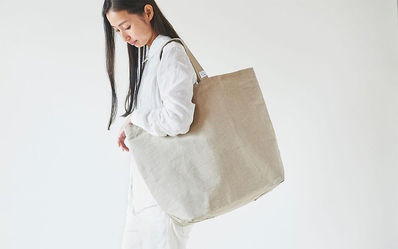 Linen canvas tote bag L - กระเป๋าถือ - ผ้าฝ้าย/ผ้าลินิน สีกากี
