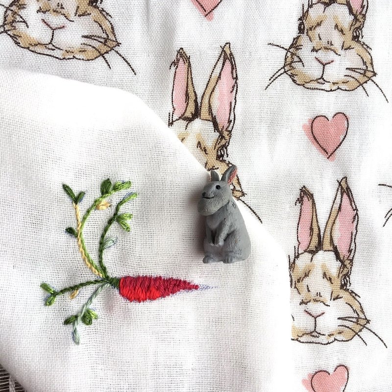 Hand embroidery handkerchief carrot - cotton double yarn - Bibs - Cotton & Hemp White