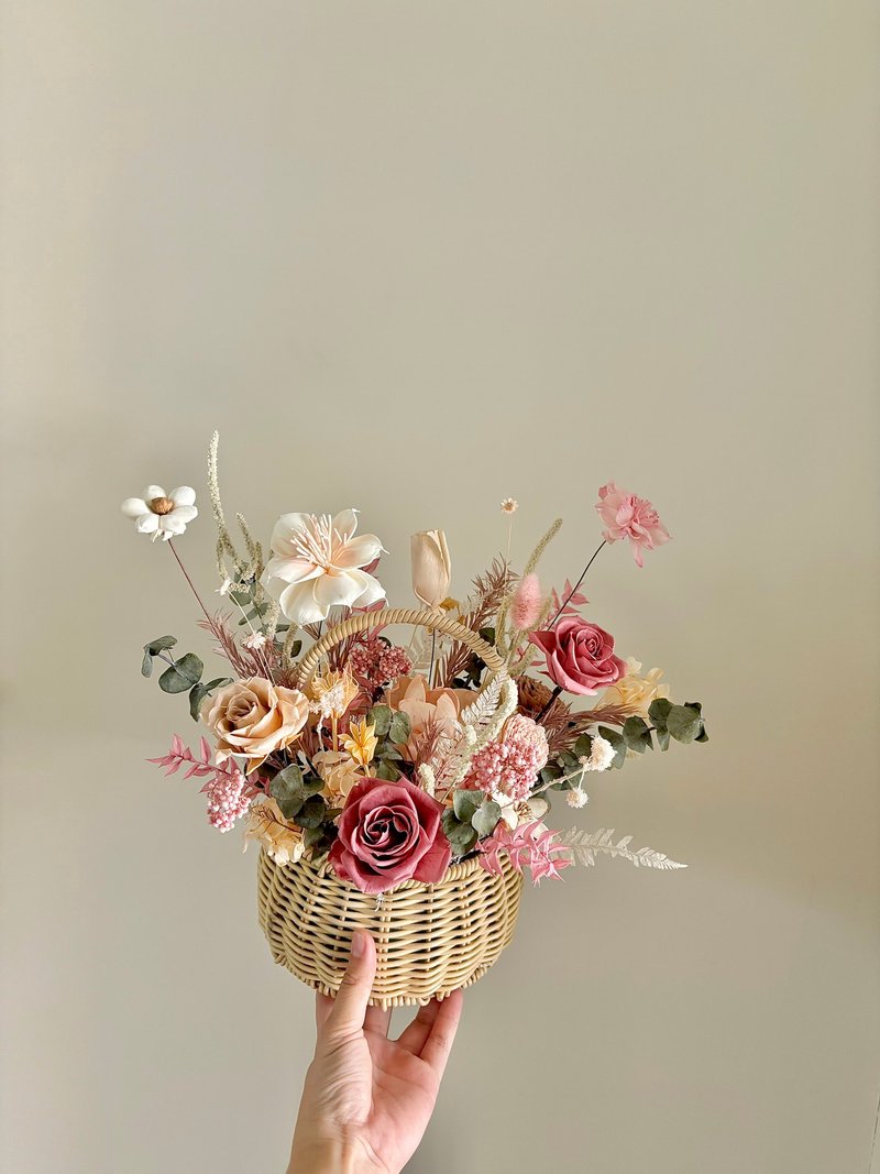 sueing_blossom 奶茶色永生玫瑰花籃 - 乾燥花/永生花 - 植物．花 