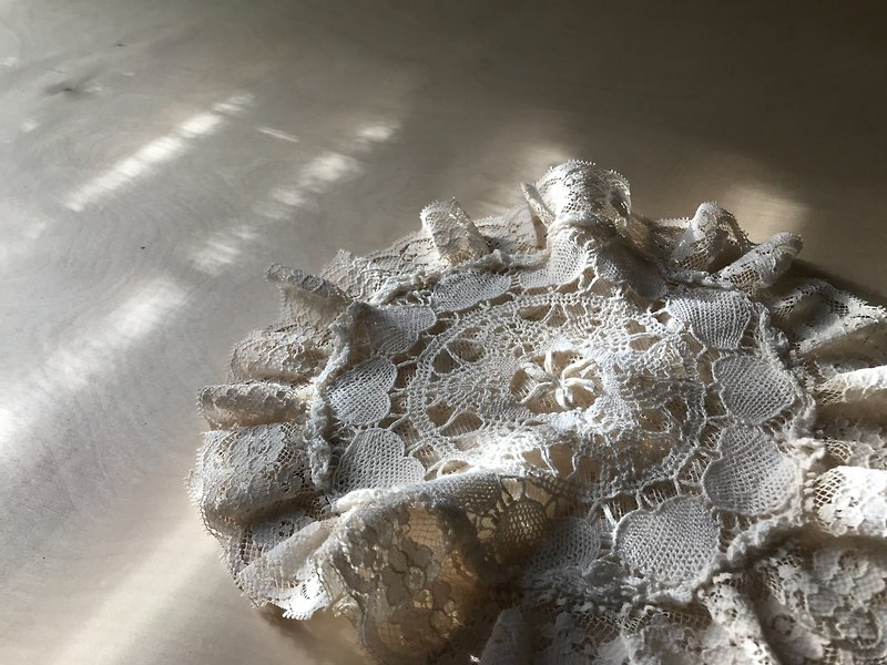 Early lace pad / placemat / round ruffle - ผ้ารองโต๊ะ/ของตกแต่ง - ผ้าฝ้าย/ผ้าลินิน ขาว
