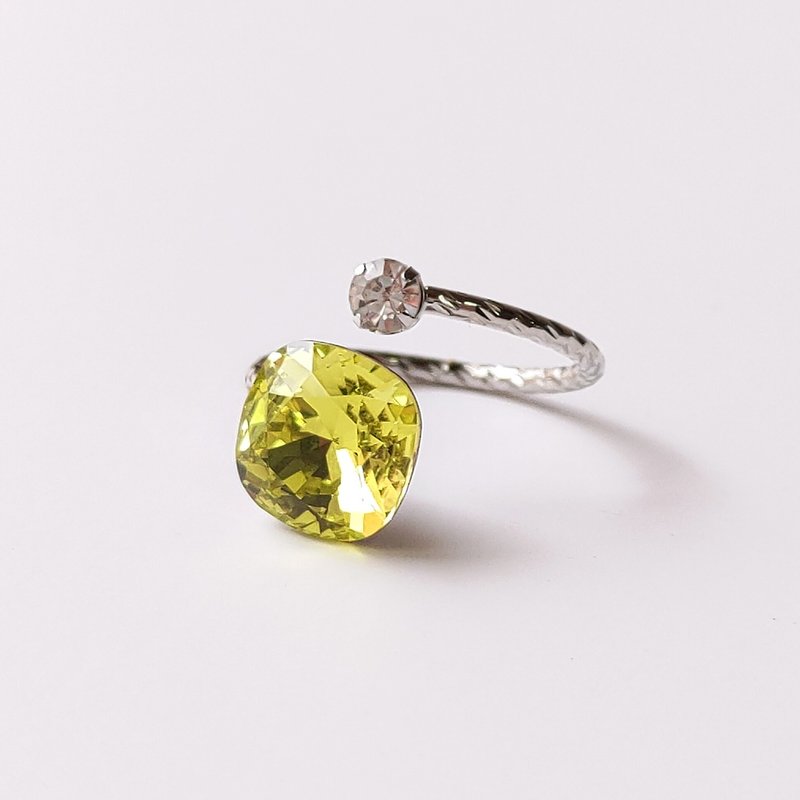 Citrus green, large square crystal glass fork ring, yellowish green - แหวนทั่วไป - แก้ว สีเขียว