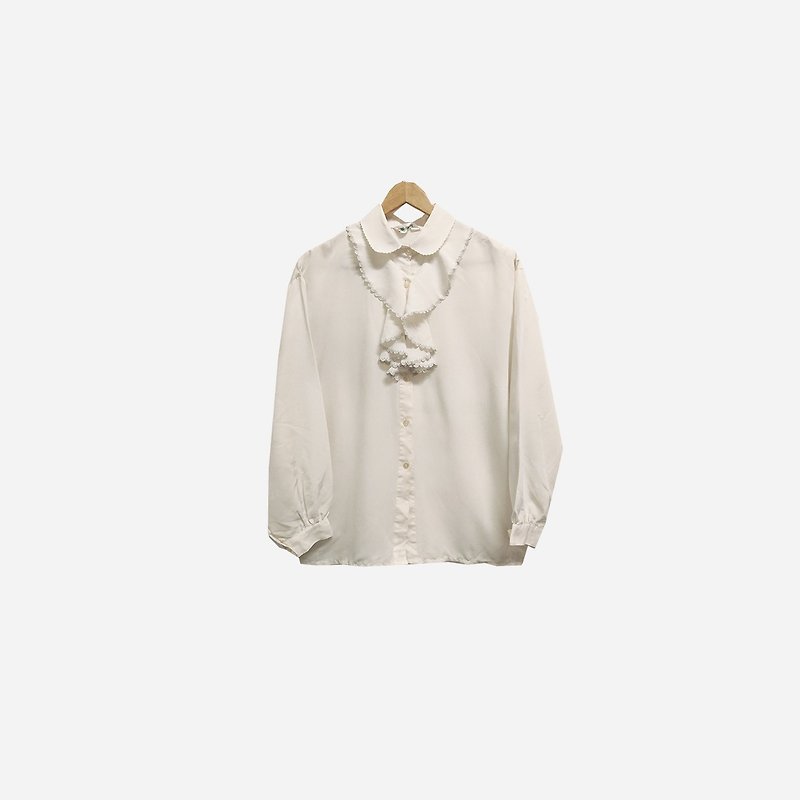 Vintage white lotus leaf shirt 223 - เสื้อเชิ้ตผู้หญิง - เส้นใยสังเคราะห์ ขาว