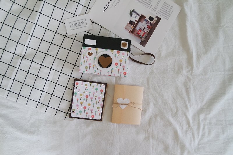 Camera styling manual card x small flowers - Valentine's Day card / handmade book / photo album - Cards & Postcards - Paper 